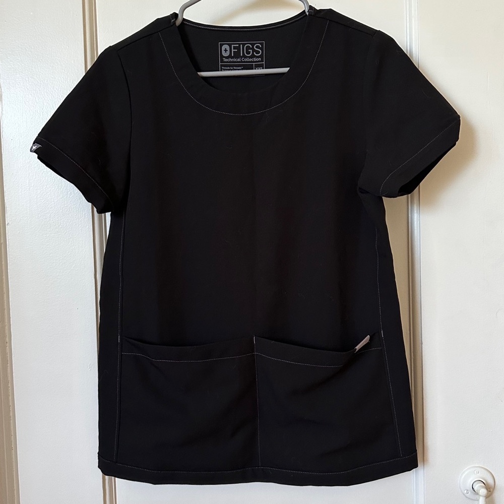 Figs Rama crew neck scrub top in black